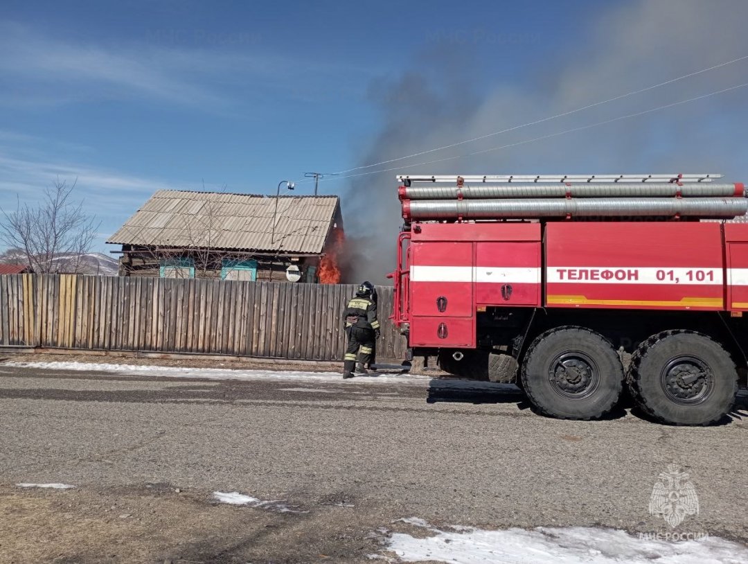 Два человека погибли на пожаре в Кыринском районе